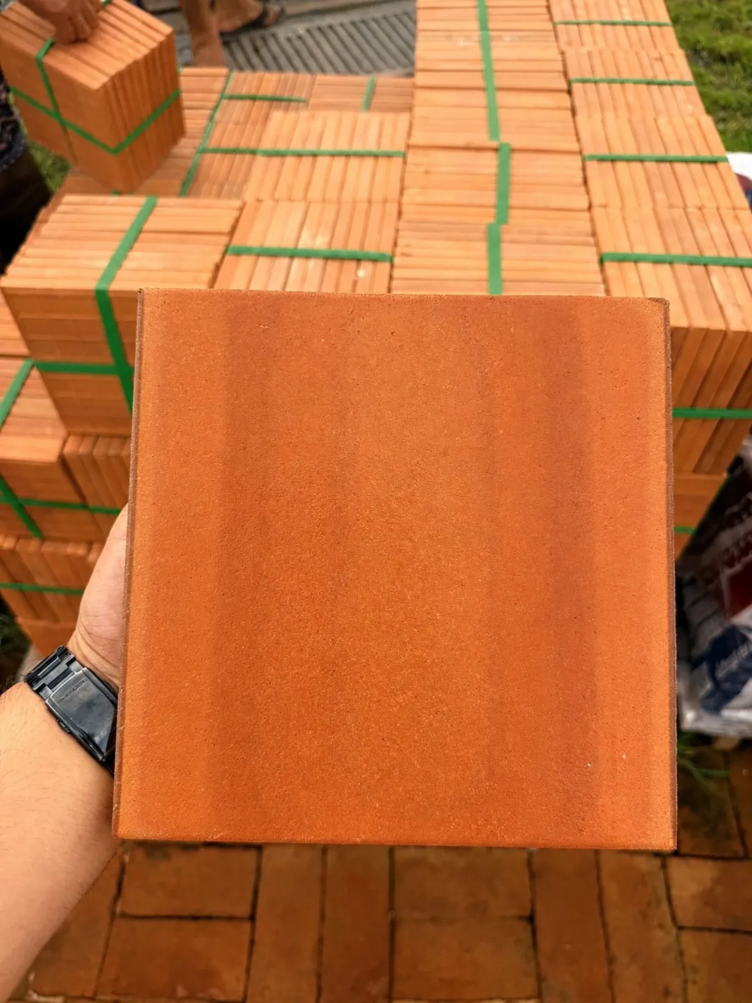 กระเบื้องแปะผนัง 1.2×20×20 ซม.